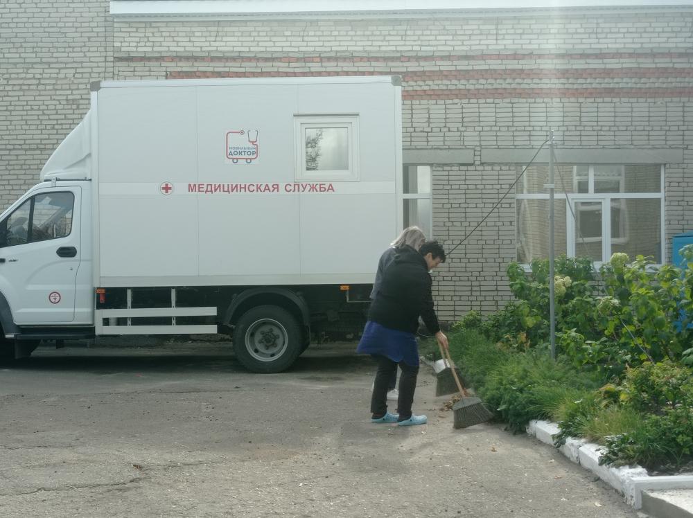 Осенью проводится традиционная санитарная пятница, когда жители городов и сел объединяются для проведения масштабных уборочных мероприятий.