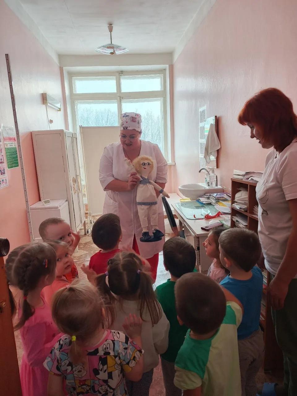 23 января в МБДОУ детский сад №1 р.п. Шемышейка , медицинской сестрой Камбуловой Анной Ивановной проведено занятие с дошкольниками "Знакомство с профессией «Медсестра»".
