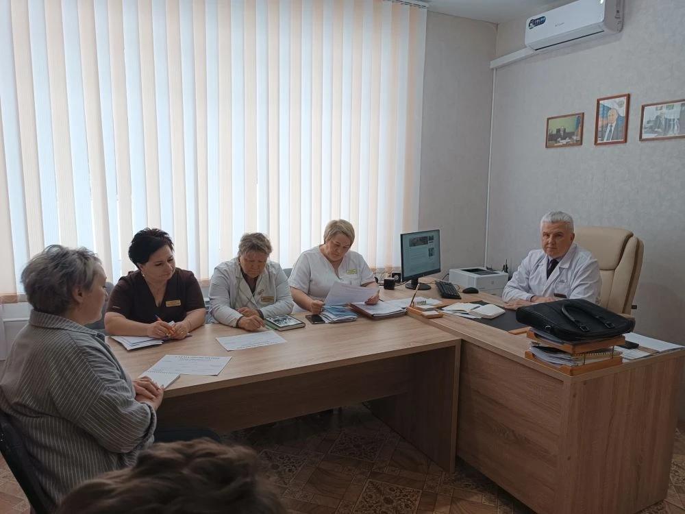 5 марта главный врач Шемышейской участковой больницы Попков Владимир Николаевич провел рабочее совещание по вопросам ракетной угрозы.