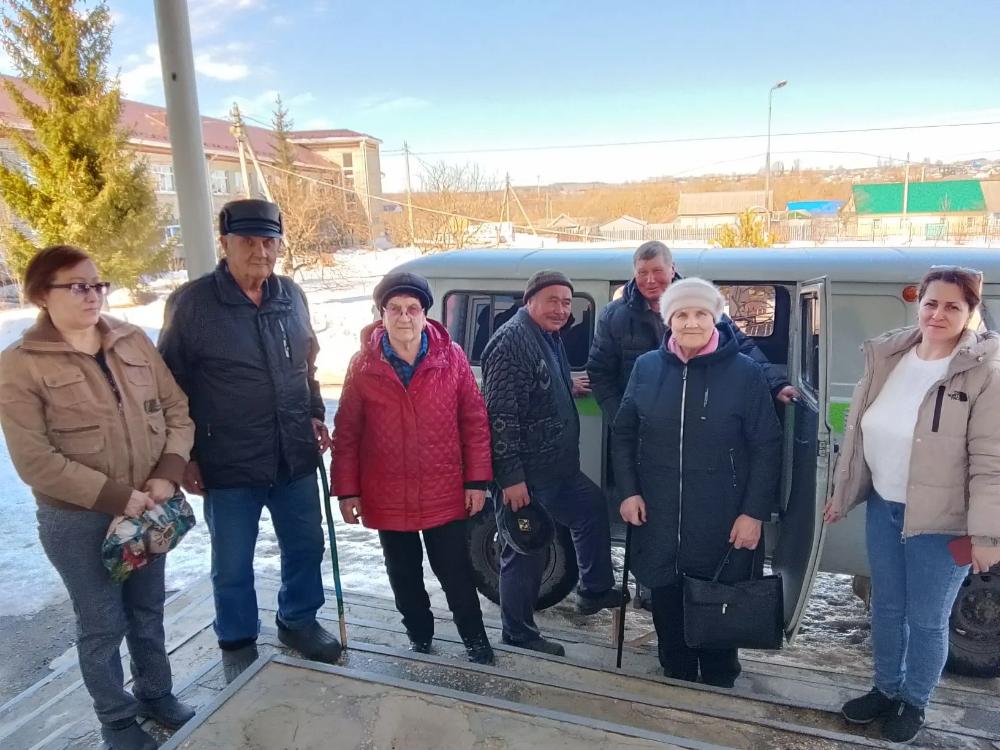 Медицинской службой Шемышейской участковой больницы ежедневно проводится работа по доставке граждан старше 65 лет и инвалидов, проживающих в сельской местности, в медицинскую организацию.