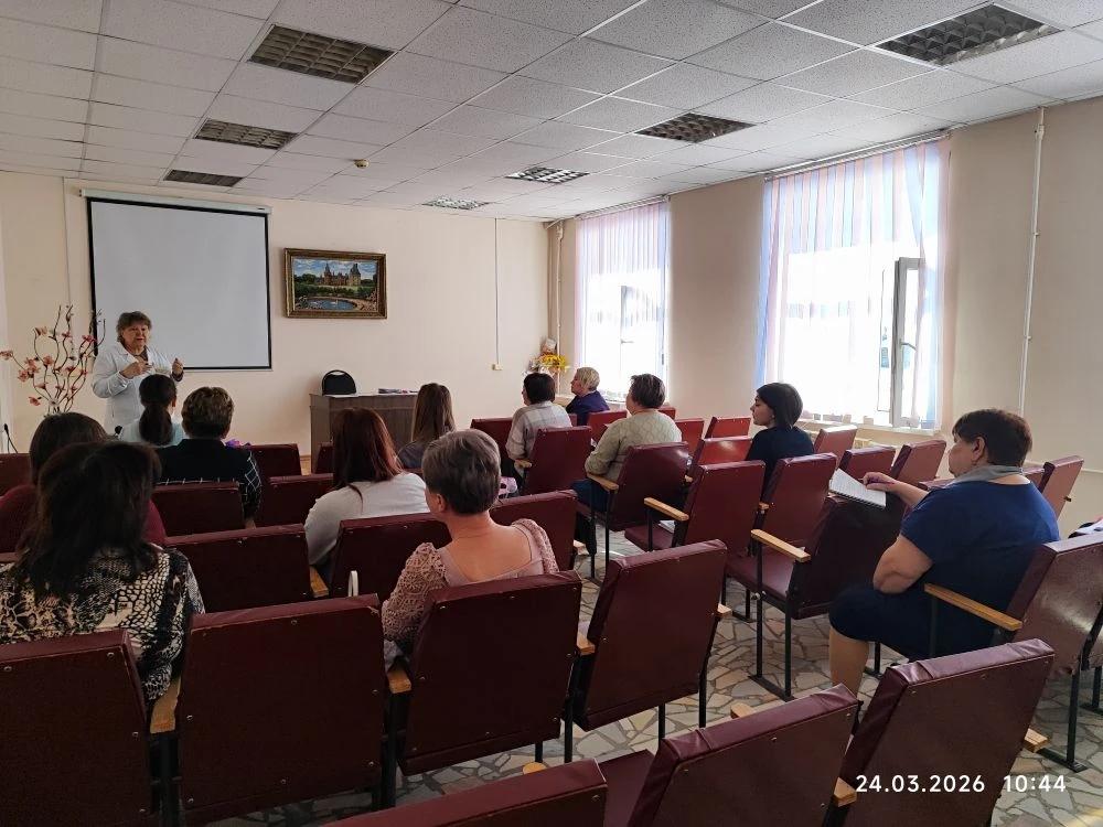 В актовом зале ГБУЗ «Шемышейская участковая больница» состоялась фельдшерская конференция с участием заместителя главного врача по медицинскому обслуживанию населения района Здоровенко Т.В., главной медицинской сестры Колиной Е.А.