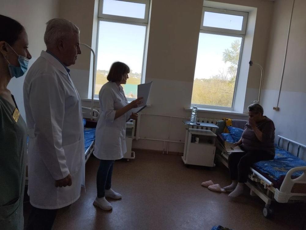 Сегодня главный врач Шемышейской участковой больницы провел плановый обход терапевтического отделения.